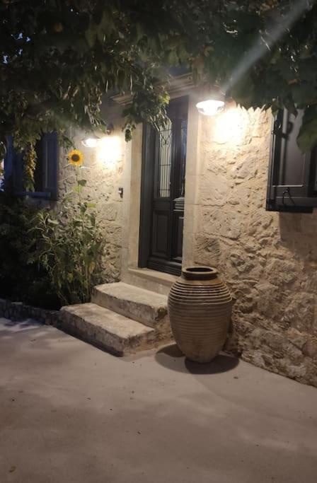 Villa Aiolia Kondoyenadha Ngoại thất bức ảnh